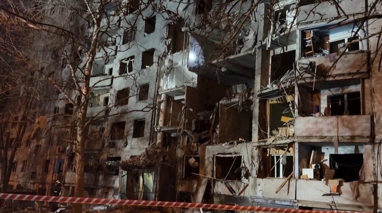 Orașele ucrainene, atacate masiv: Kievul, bombardat pentru a patra noapte la rând, 35 de răniți la Harkov 
