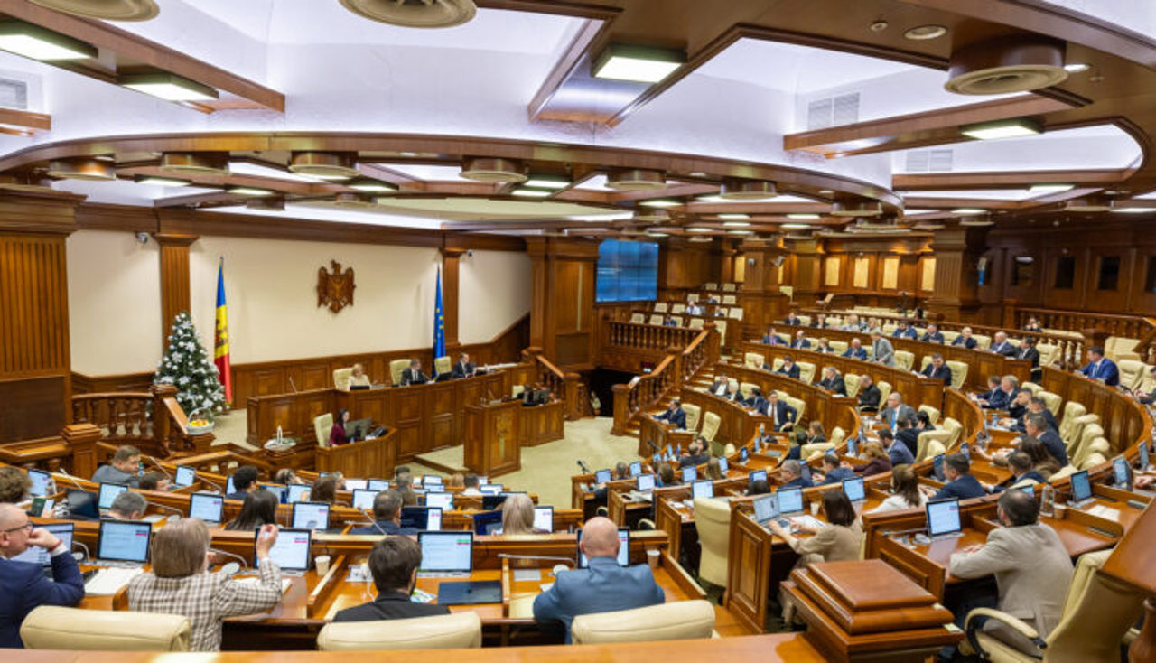 Bugetele pentru 2026, votate în lectura a doua: investiții, deficit și dispute în plen