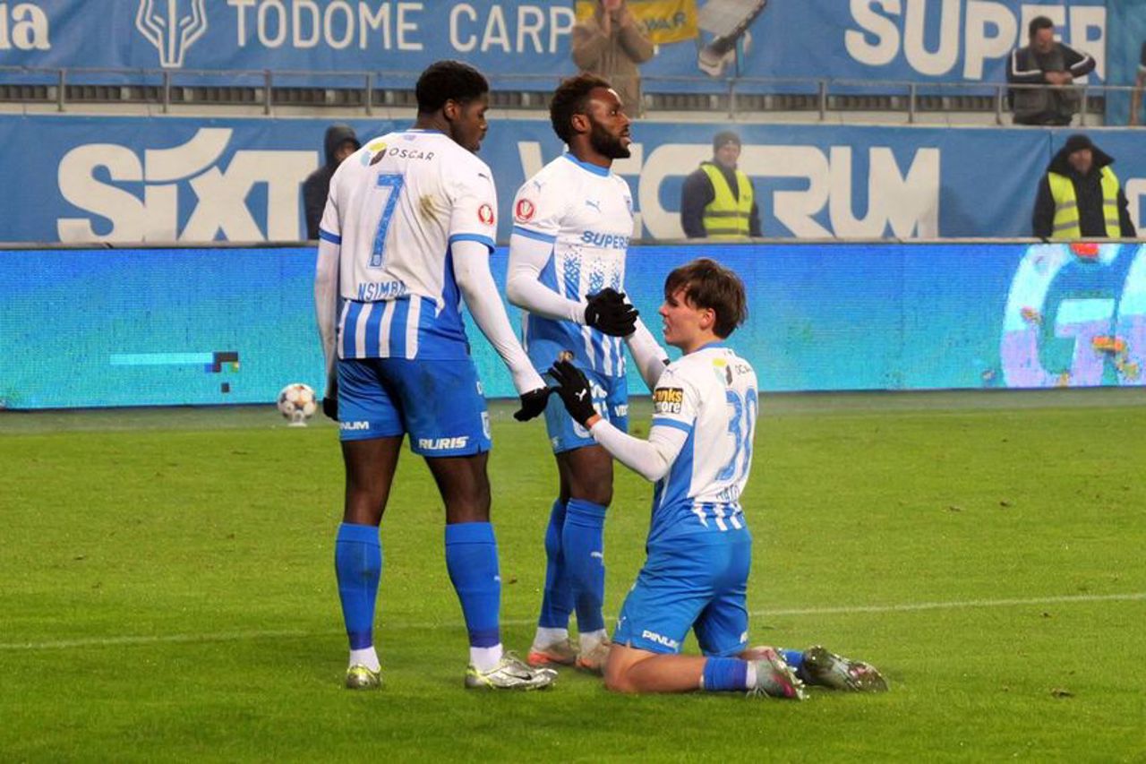 CS Universitatea Craiova a revenit în fotoliul de lider al clasamentului Superligii românești de fotbal 