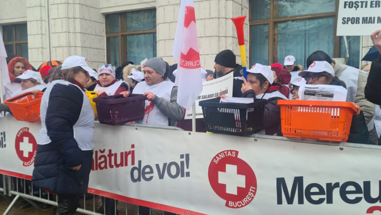 Corespondență // Medicii din România amenință cu grevă generală și au ieșit din nou în stradă