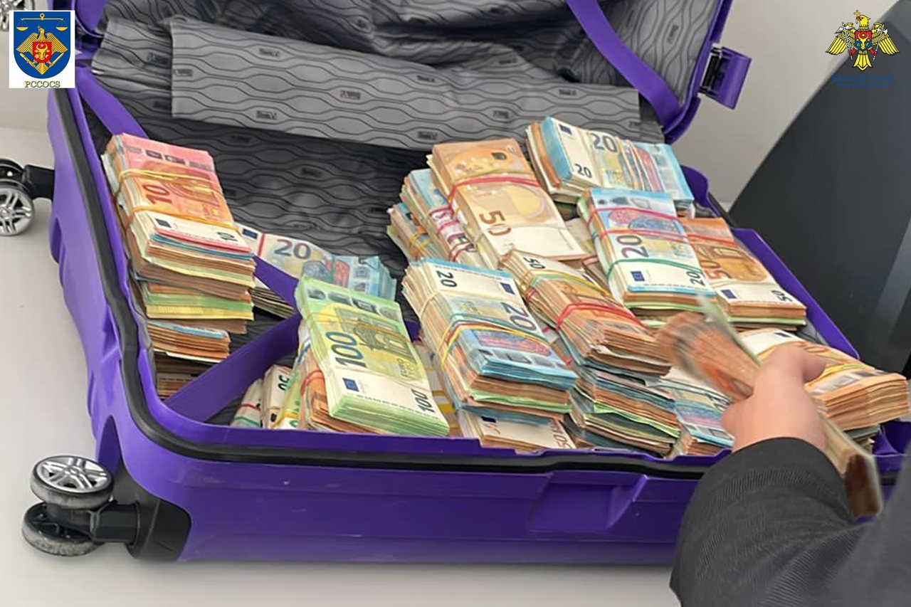 Мужчина, который, как утверждается, близок к бывшей партии «Шор», пытался въехать в страну с незадекларированными 550 тысячами евро