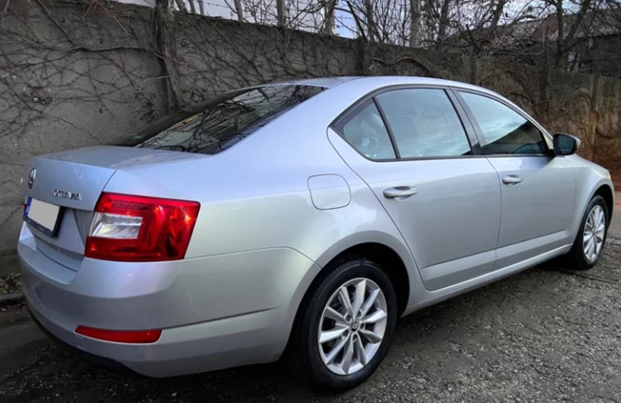 A înșelat 28 de persoane și a încasat 2.5 milioane de lei pentru a le aduce „mașini din UE”: organizatorul schemei riscă până la opt ani de închisoare