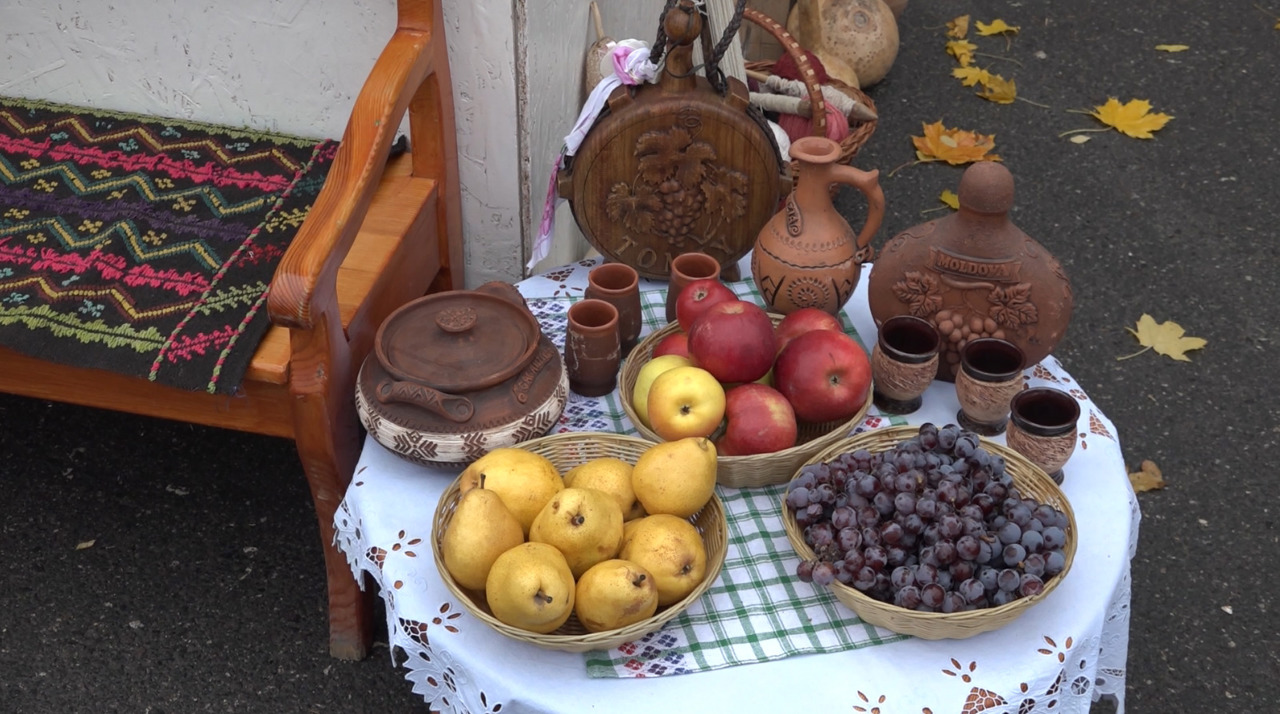 Festivalul Vinului de la Comrat a adunat peste 15 întreprinderi vinicole și zeci de  vinificatori amatori