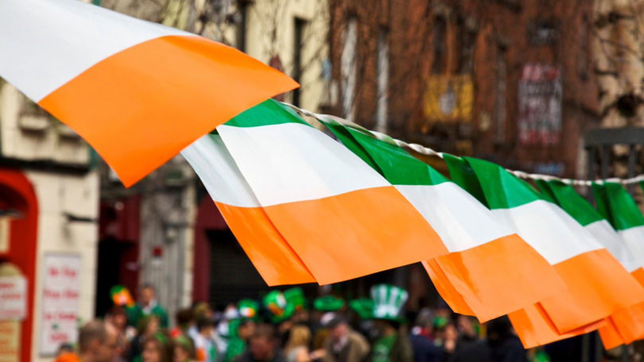 Corespondență//Irlanda rurală se revoltă, după ce un hotel se închide pentru a găzdui solicitanții de azil