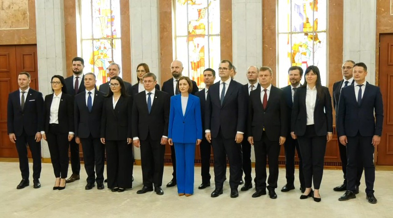 „Agenda este clară”: Guvernul condus de prim-ministrul Vasile Tofan a depus jurământul de învestire