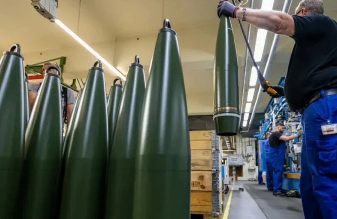 Rheinmetall, unul din cei mai mari producători de armament, își dublează producția 