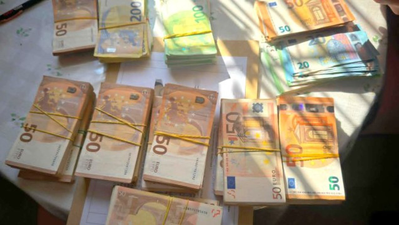 Telefoane cumpărate din Italia și vândute ilegal în R. Moldova: Venituri de peste un milion de euro și rețineri într-un dosar de contrabandă