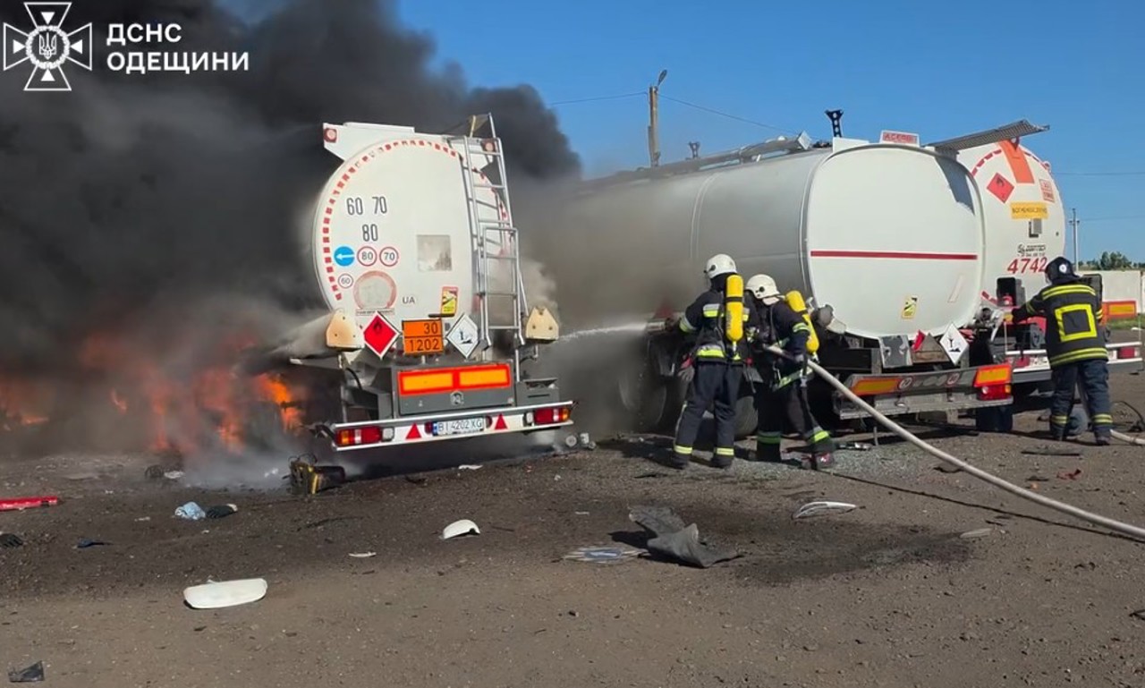 Incendii și victime în sudul Ucrainei, restricții pe aeroporturile din Moscova după noi atacuri cu drone