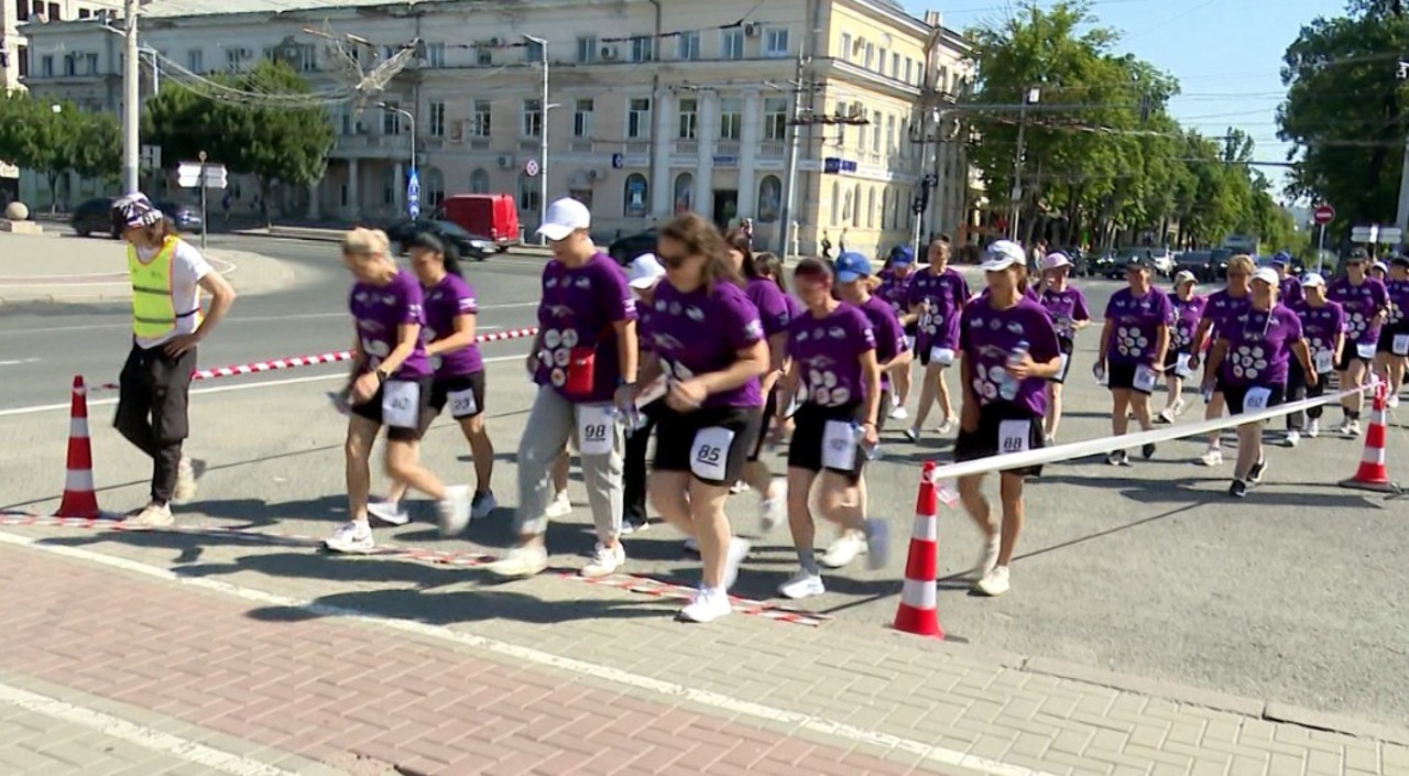 Marșul Factorilor Poștali | Peste 200 de poștași din R. Moldova și România au alergat într-o cursă contracronometru