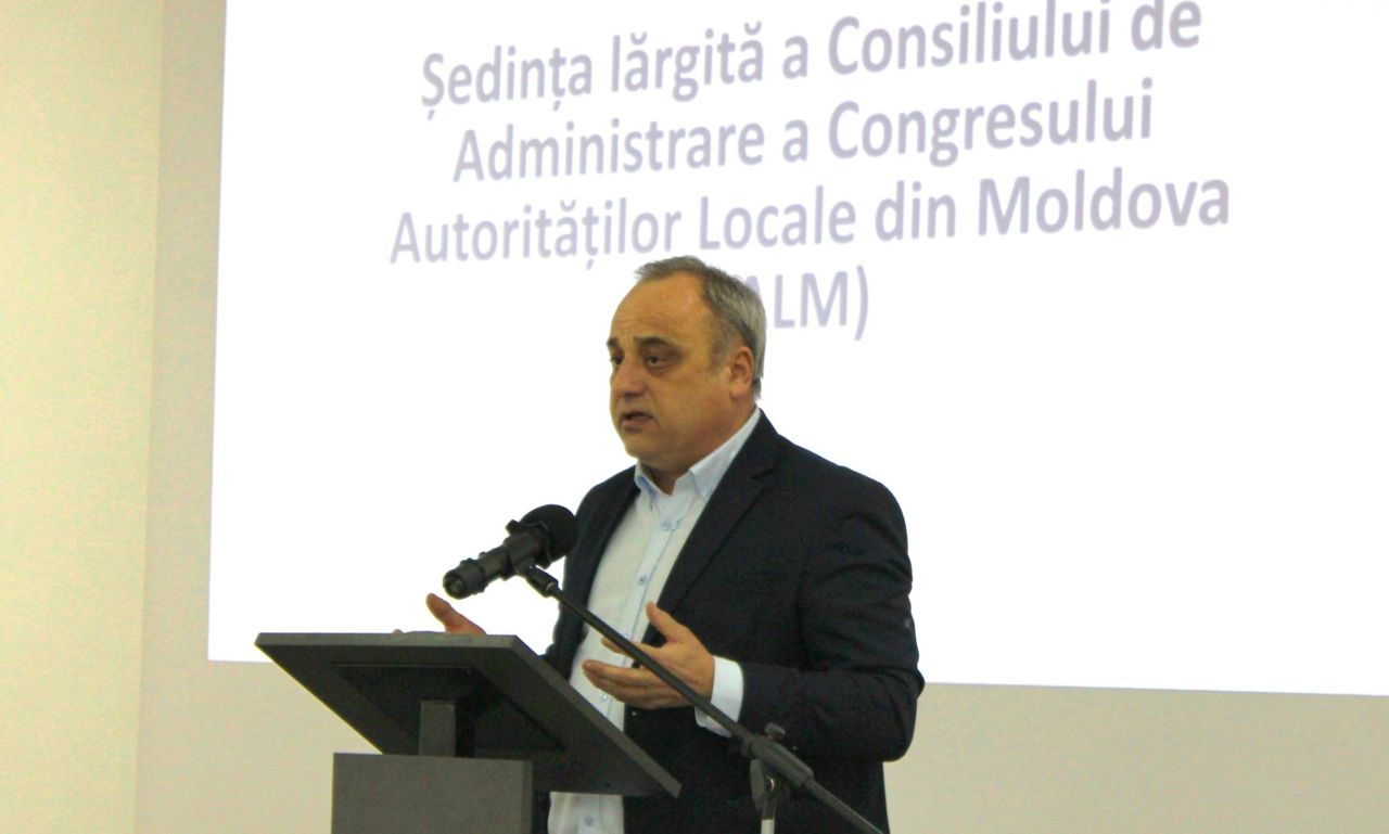 Dispute aprinse pe reforma administrației locale: acuzații de condiționări și apel la referendum