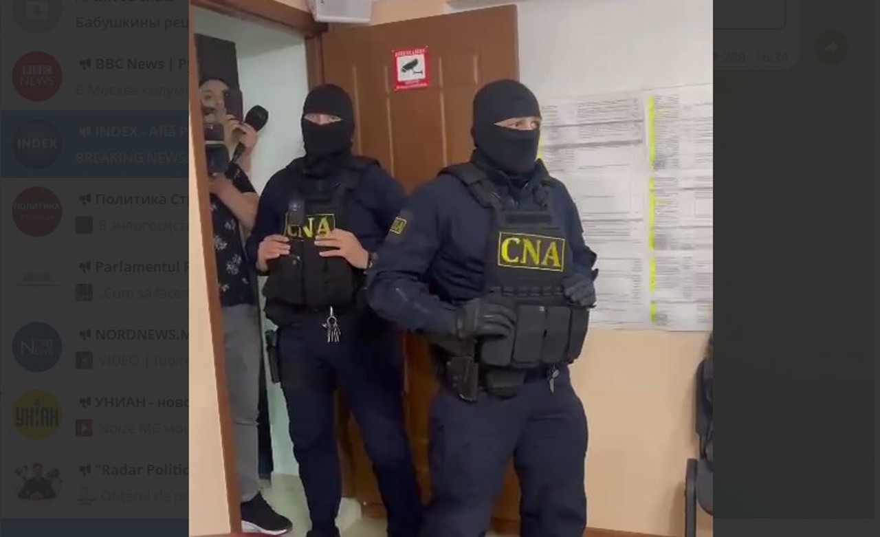 Офицеры НЦБК нагрянули в Комратский избирательный совет: Народное собрание созывает съезд местных выборных должностных лиц всех уровней