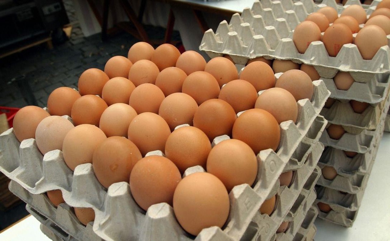  Ouăle cu coajă lucioasă, pătată sau crăpată pot fi periculoase: Recomandările specialiștilor