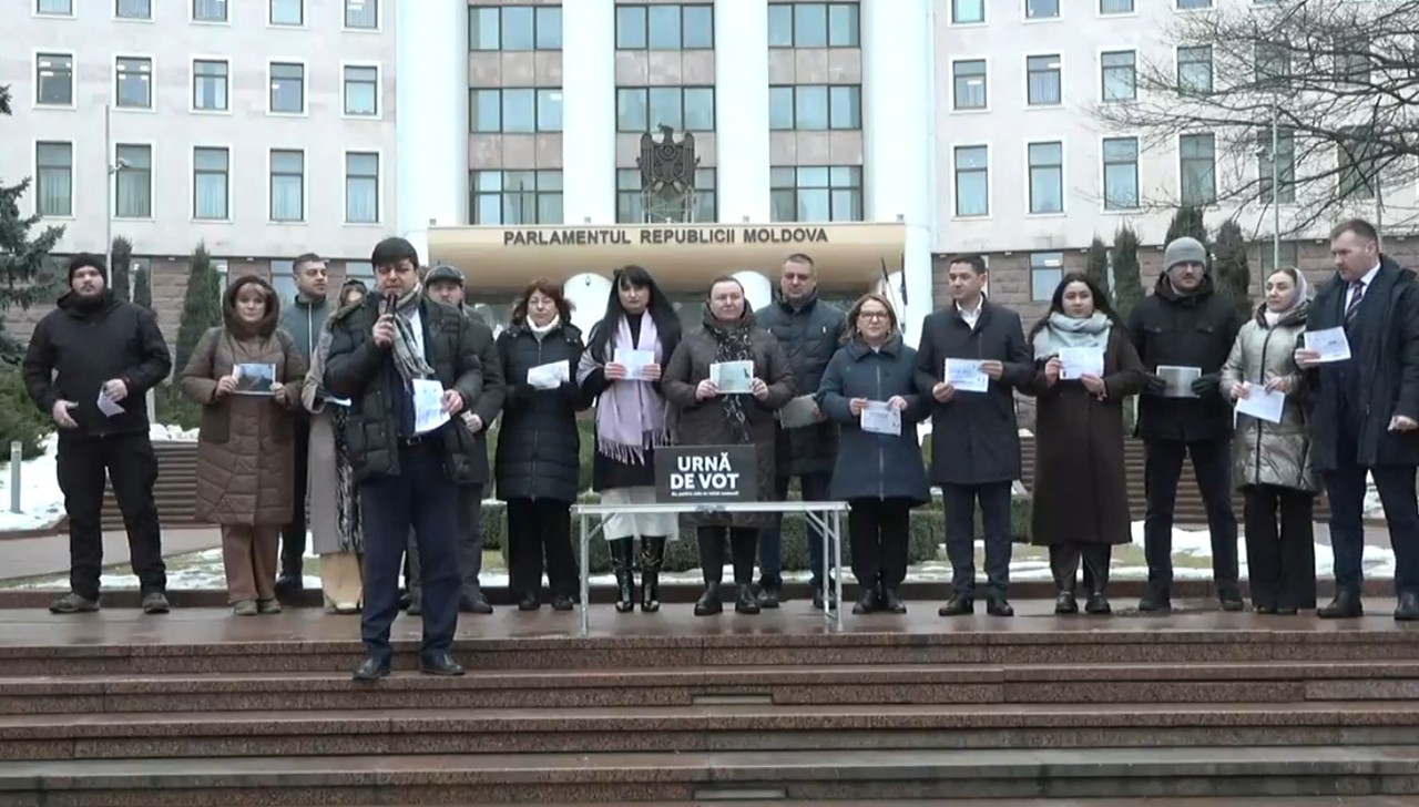 Deputatii MAN continuă protestele: „Tarifele trebuie micșorate și aplicate retroactiv”