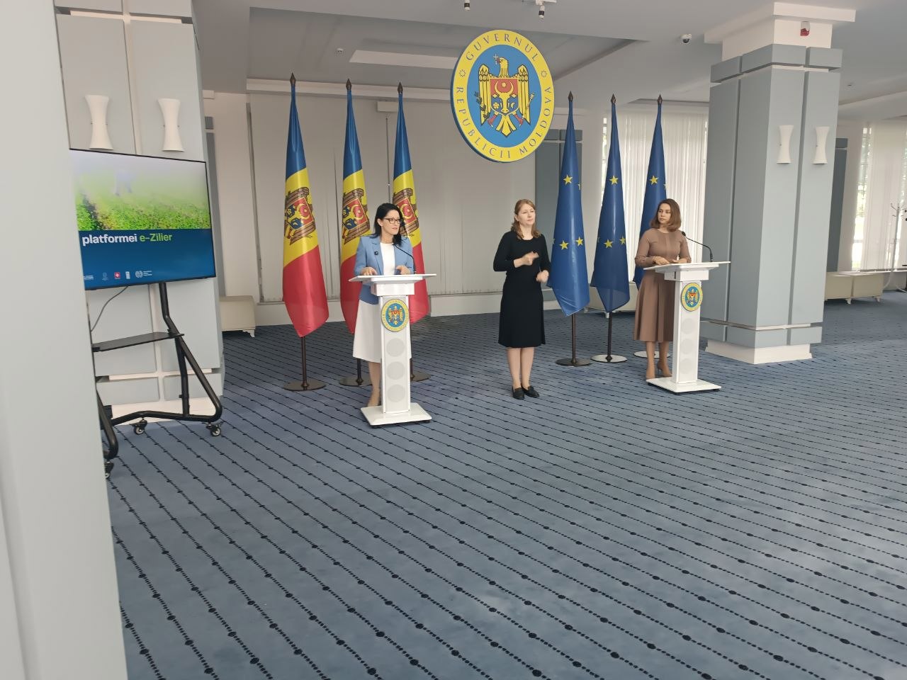 ministra Muncii și Protecției Sociale, Natalia Plugaru; ministra Agriculturii și Industriei Alimentare, Ludmila Catlabuga