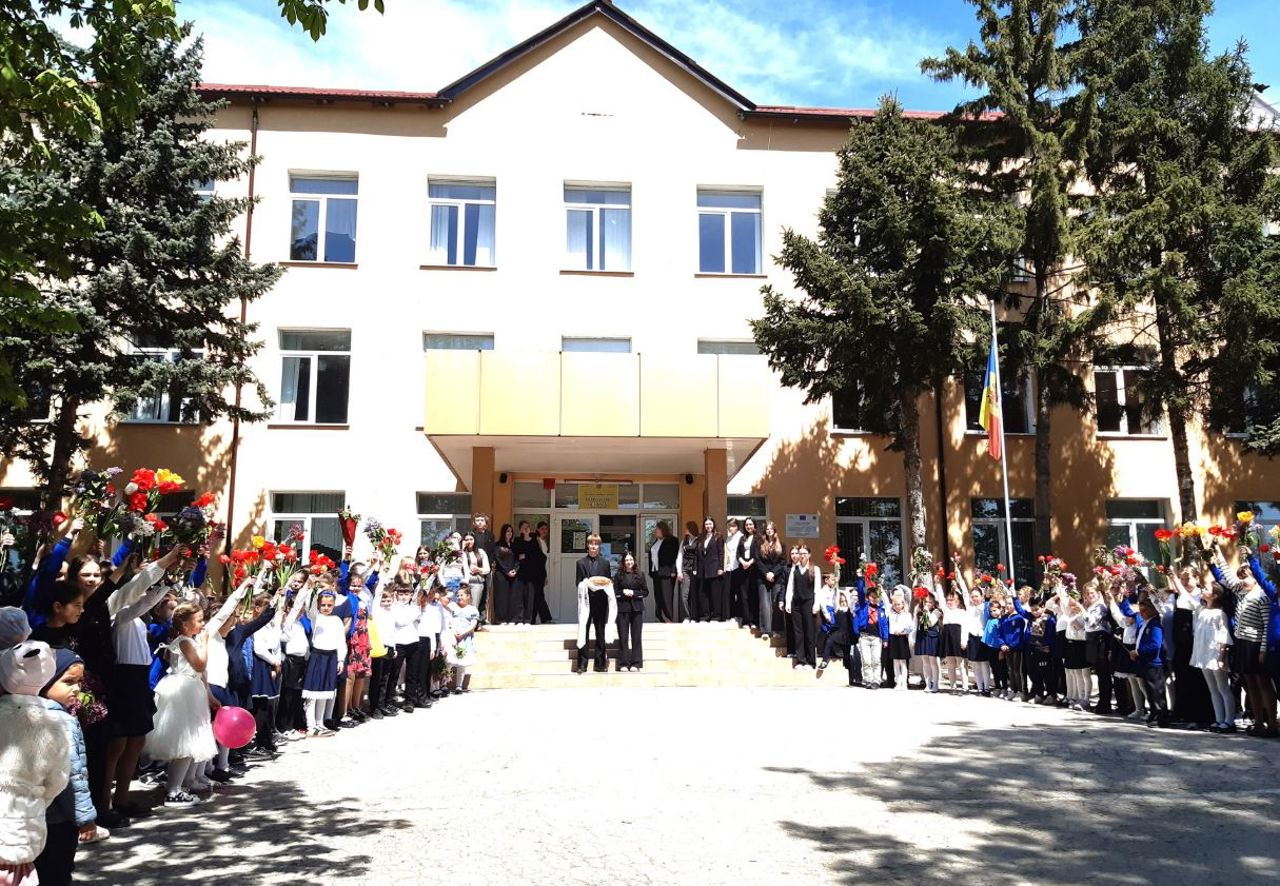 Elevi, părinți și profesori mai „motivați”: Liceul de la Cruglic, transformat în Școală Model 