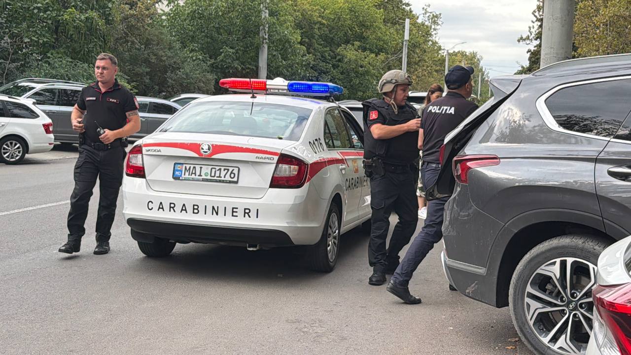 Сообщение о минировании АП "Центр": у мусорного контейнера обнаружены подозрительные предметы