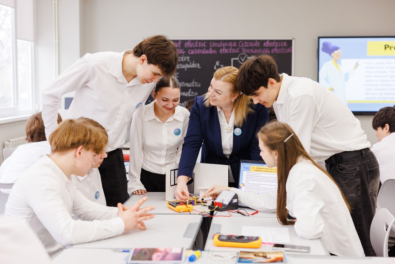 De la teorie din manuale la experimente cu tehnologii de ultimă generație: Laboratoare modernizate în două școli din R. Moldova