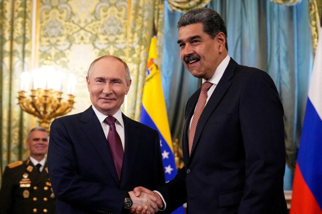 Rusia ar putea pierde miliarde de dolari investiți în Venezuela din cauza răsturnării regimului Maduro