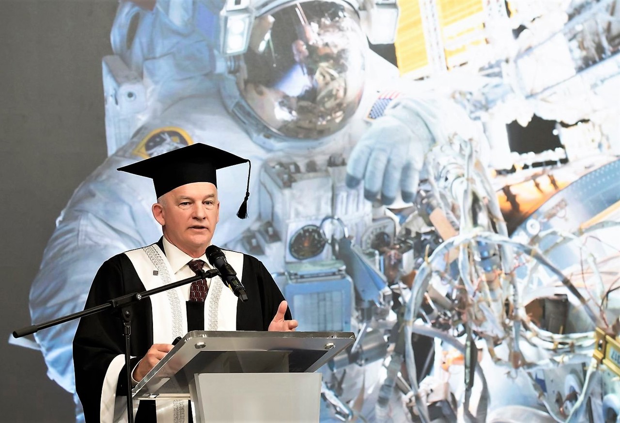 INTERVIU Moldova 1 | JEFFREY WILLIAMS, astronaut NASA: R. Moldova poate contribui semnificativ la descifrarea tainelor universului