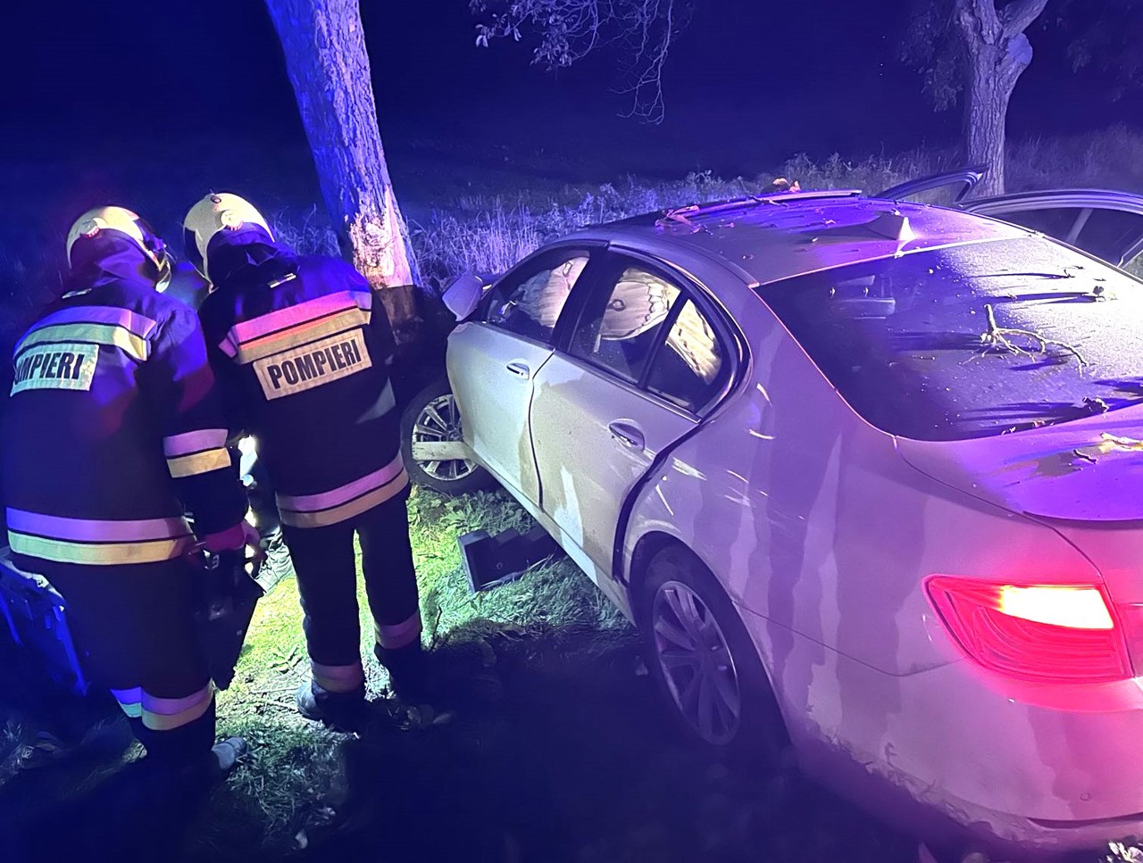 Serious accident in Cahul: The driver, taken out of the car by rescuers