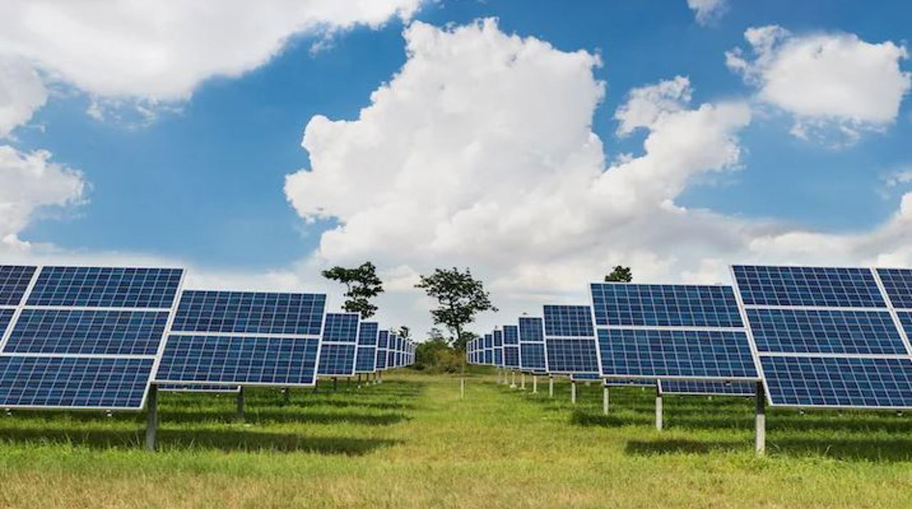 Premieră în sectorul energetic național: Moldelectrica a activat servicii de echilibrare furnizate de centrale fotovoltaice cu sisteme de stocare