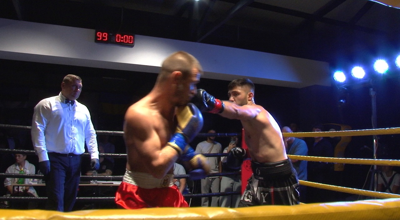 Confruntări încinse în ring, la un turneu de box și kickboxing din Chișinău