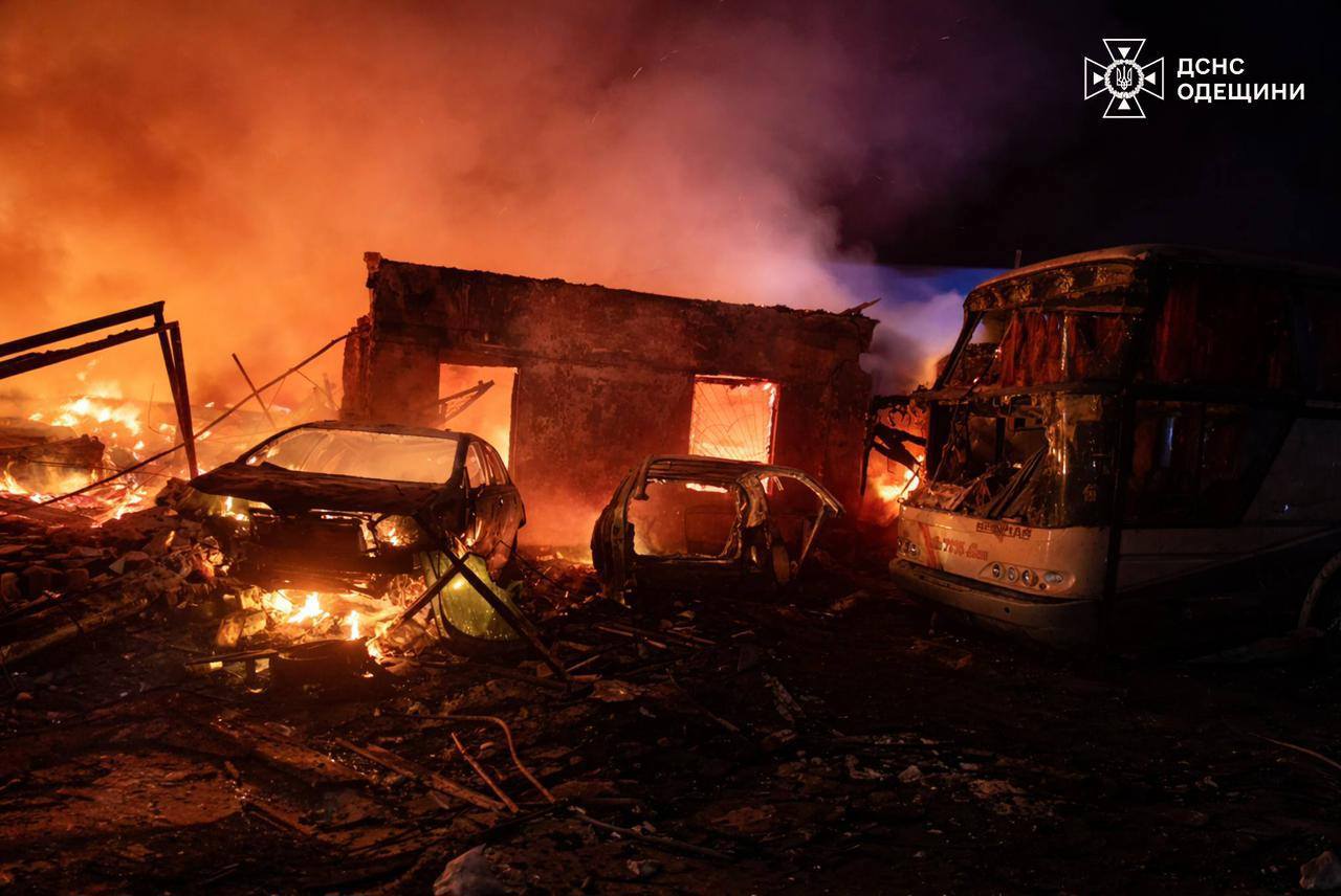 Noi atacuri aeriene în Ucraina: Distrugeri și intervenții de urgență în mai multe regiuni