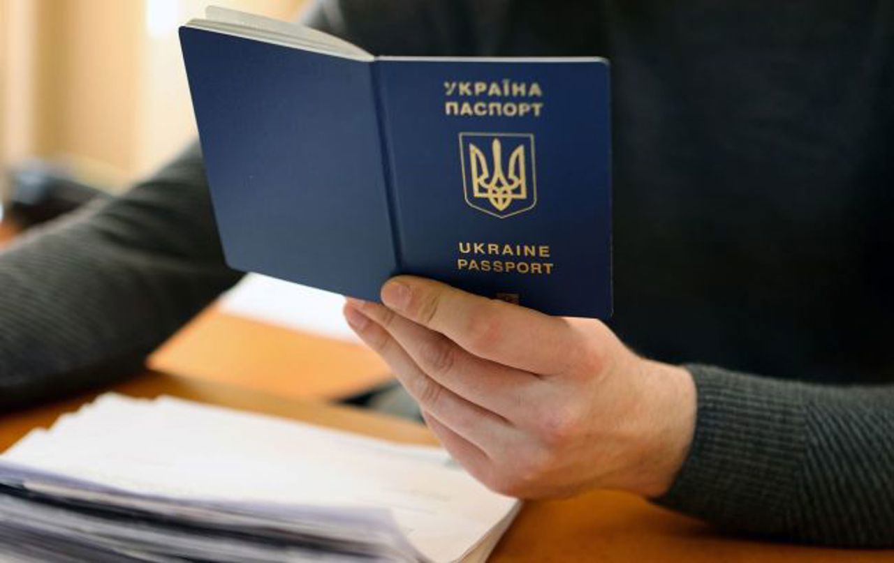 Украина упростит получение гражданства для жителей Молдовы