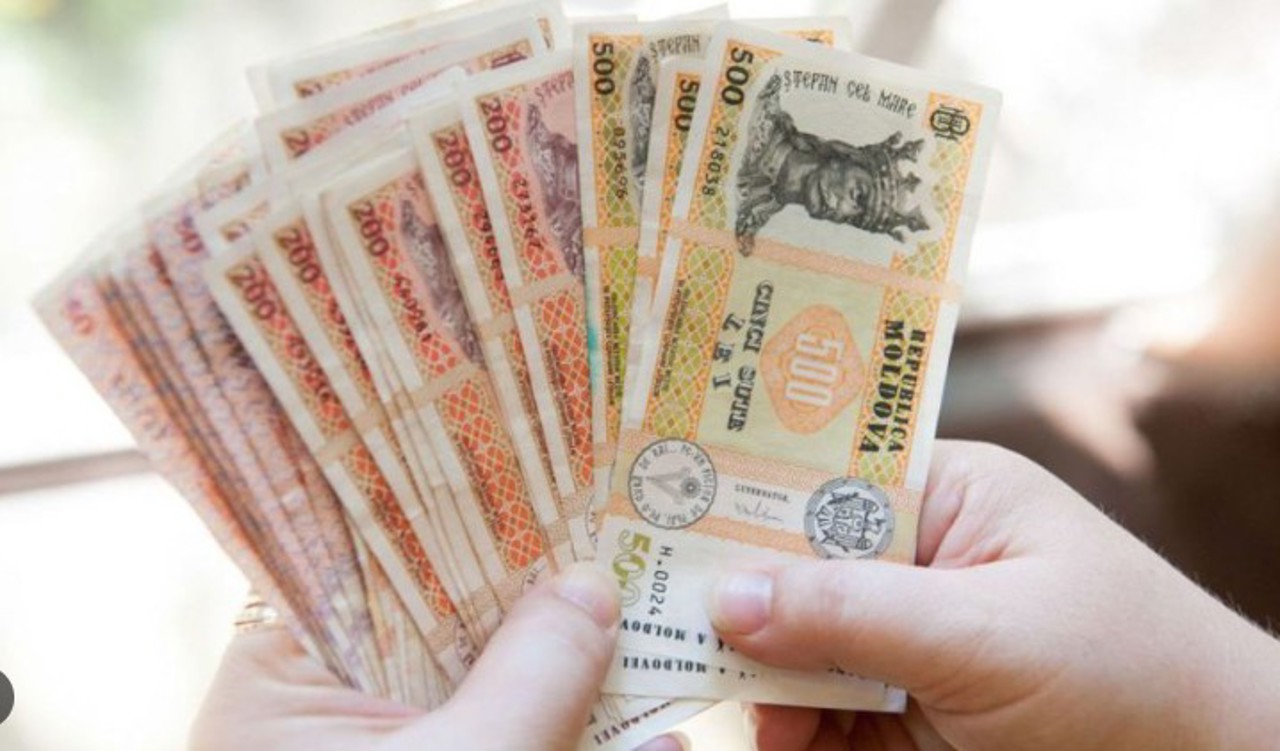Femeile, mai prost remunerate ca bărbații, în R. Moldova: Cauzele, enumerate de experți