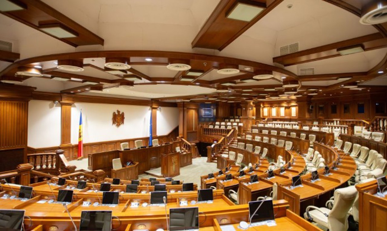 ELECTORALA 2025 // Studiu: Femeile, aproape de paritate pe listele electorale, dar cu șanse mai mici la primele poziții