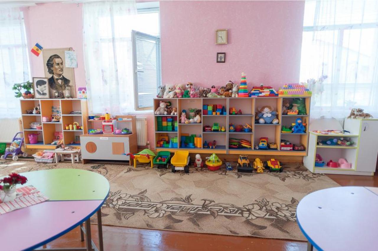 „Nu este obligatoriu și nu va fi obligatoriu”: Instalarea camerelor video în grădinițe, la latitudinea autorităților locale