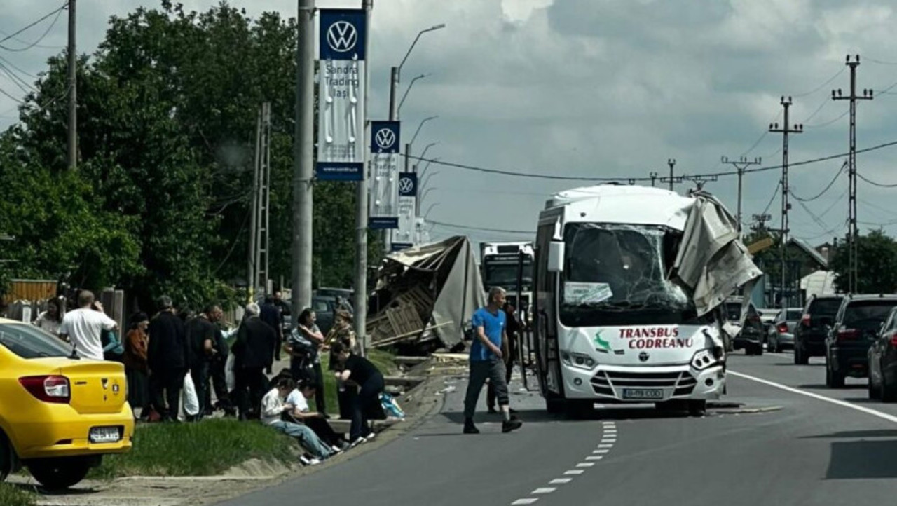 Accident grav la Iași. Mai multe persoane, inclusiv trei copii, au ajuns la spital