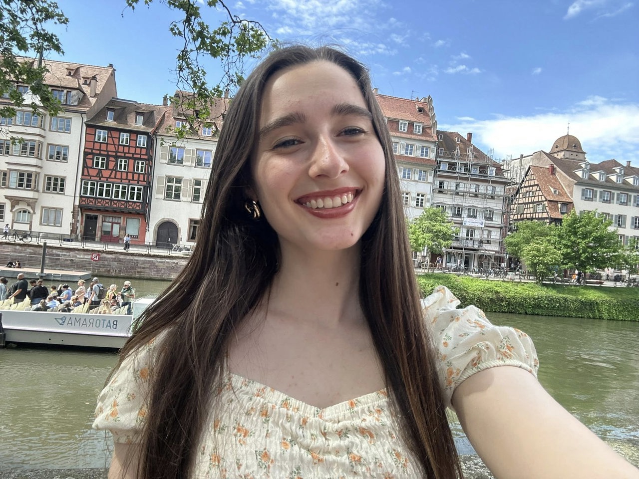 Opt limbi străine până la 20 de ani: Povestea Valeriei Rența, studentă la Filologie