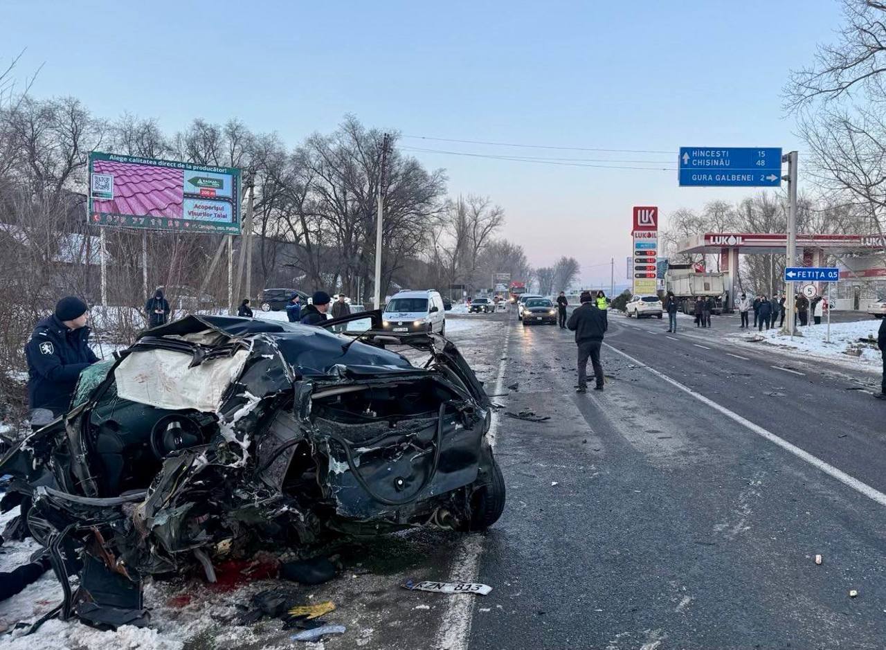 Driver detained after serious Cimișlia crash that claimed the lives of a young man and a baby