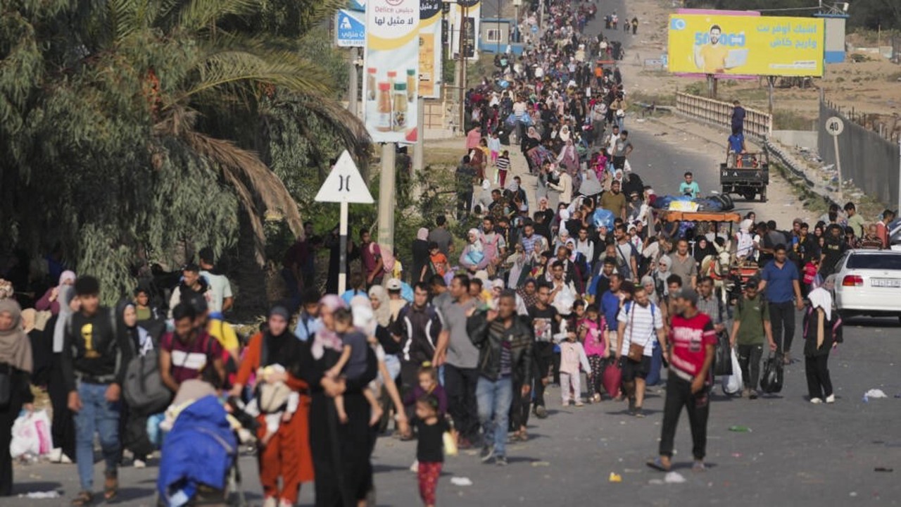 Exodus on foot - Palestinians flee as Israeli forces close in on Gaza City