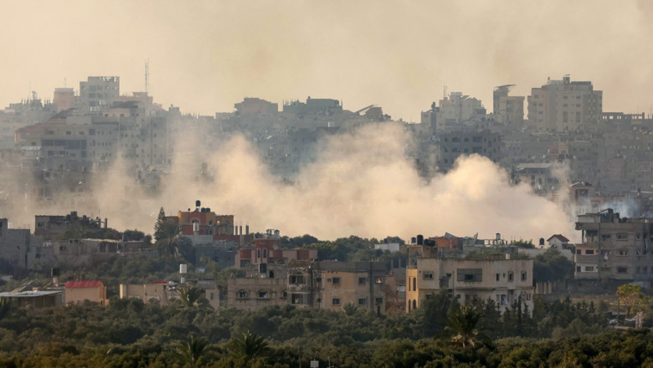 Israel-Hamas//Armata israeliană bombardează Khan Yunis, în timp ce familiile ostaticilor cer un acord 