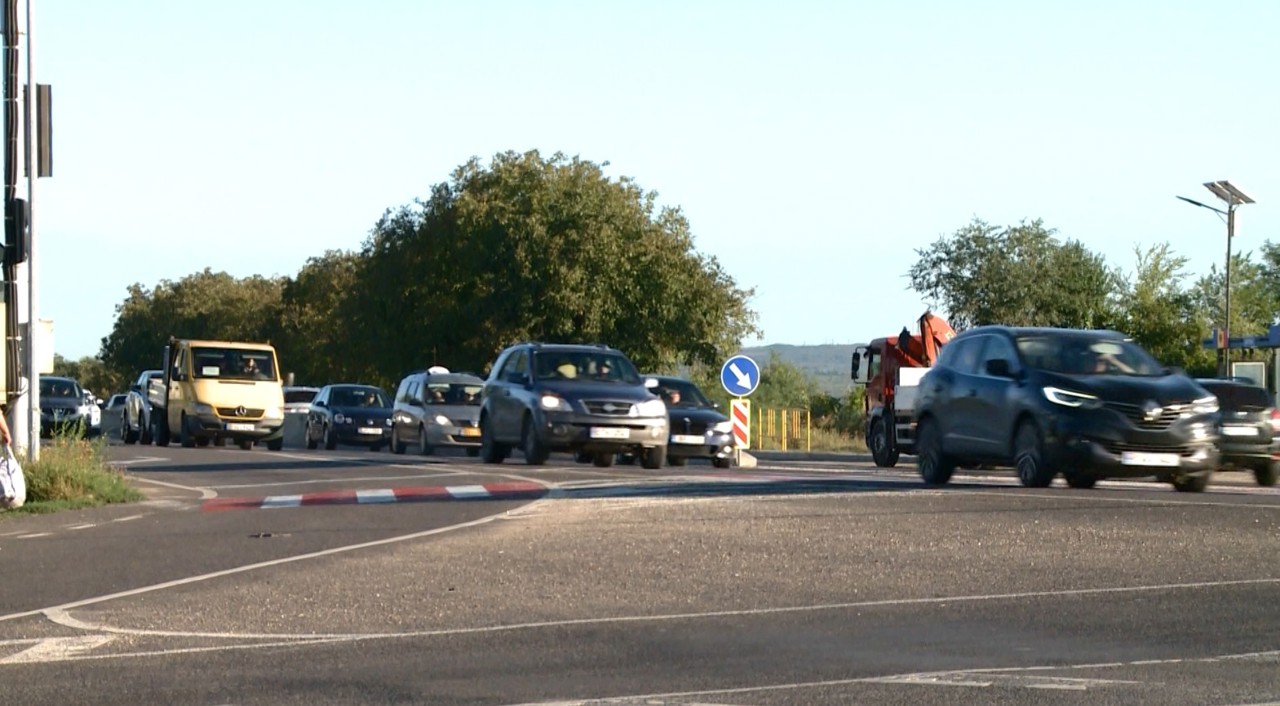 Ambuteiaje la ieșirea din Trușeni, în fiecare dimineață. Autoritățile planifică amenajarea a două benzi suplimentare 