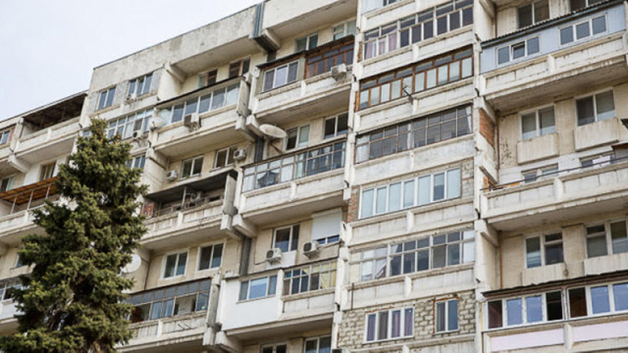 „Oamenii așteaptă ani în șir”: Termenul de privatizare a locuințelor, prelungit cu trei ani