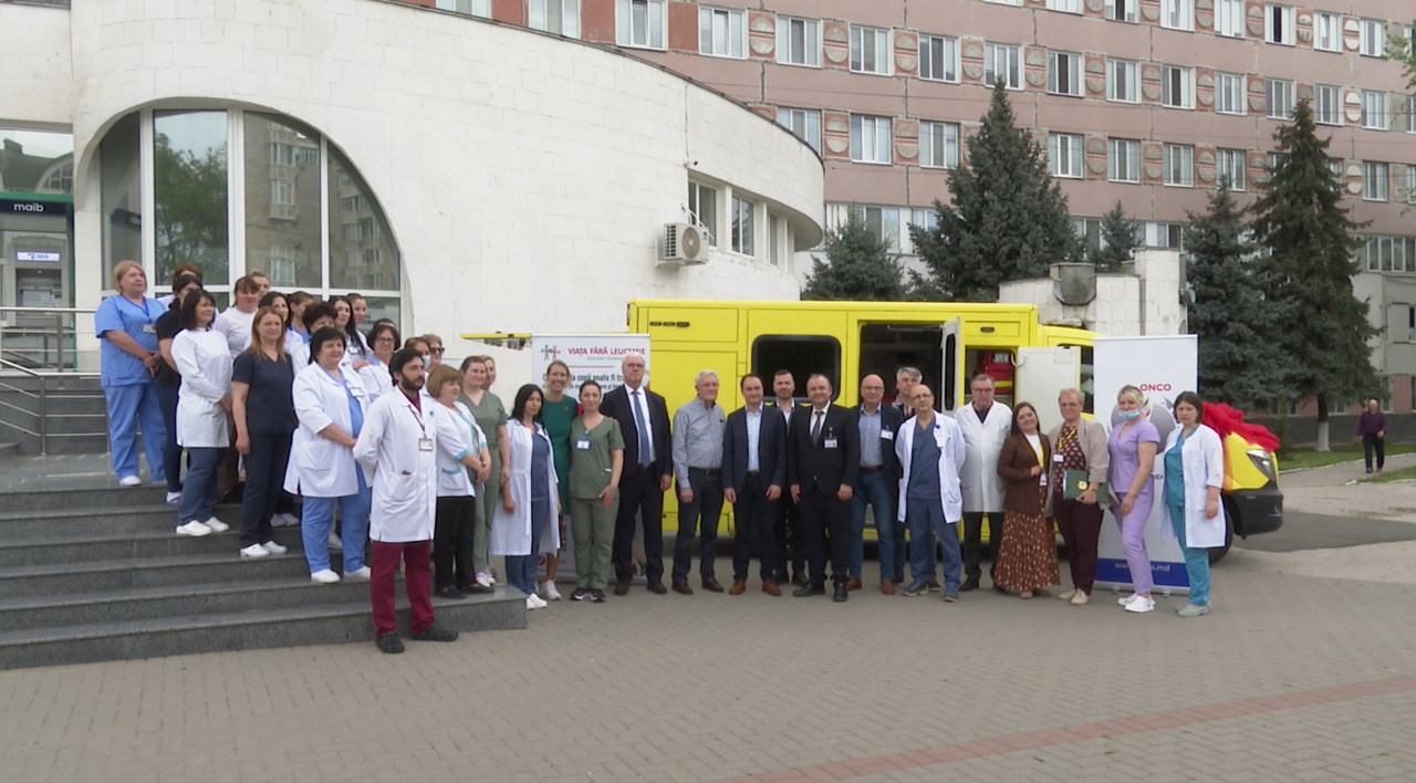 O organizație pediatrică din Țările de Jos a donat Institutului Oncologic din Chișinău o ambulanță performantă 