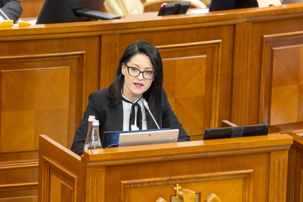 Moțiunea simplă adresată ministrei Natalia Plugaru, respinsă de Parlament