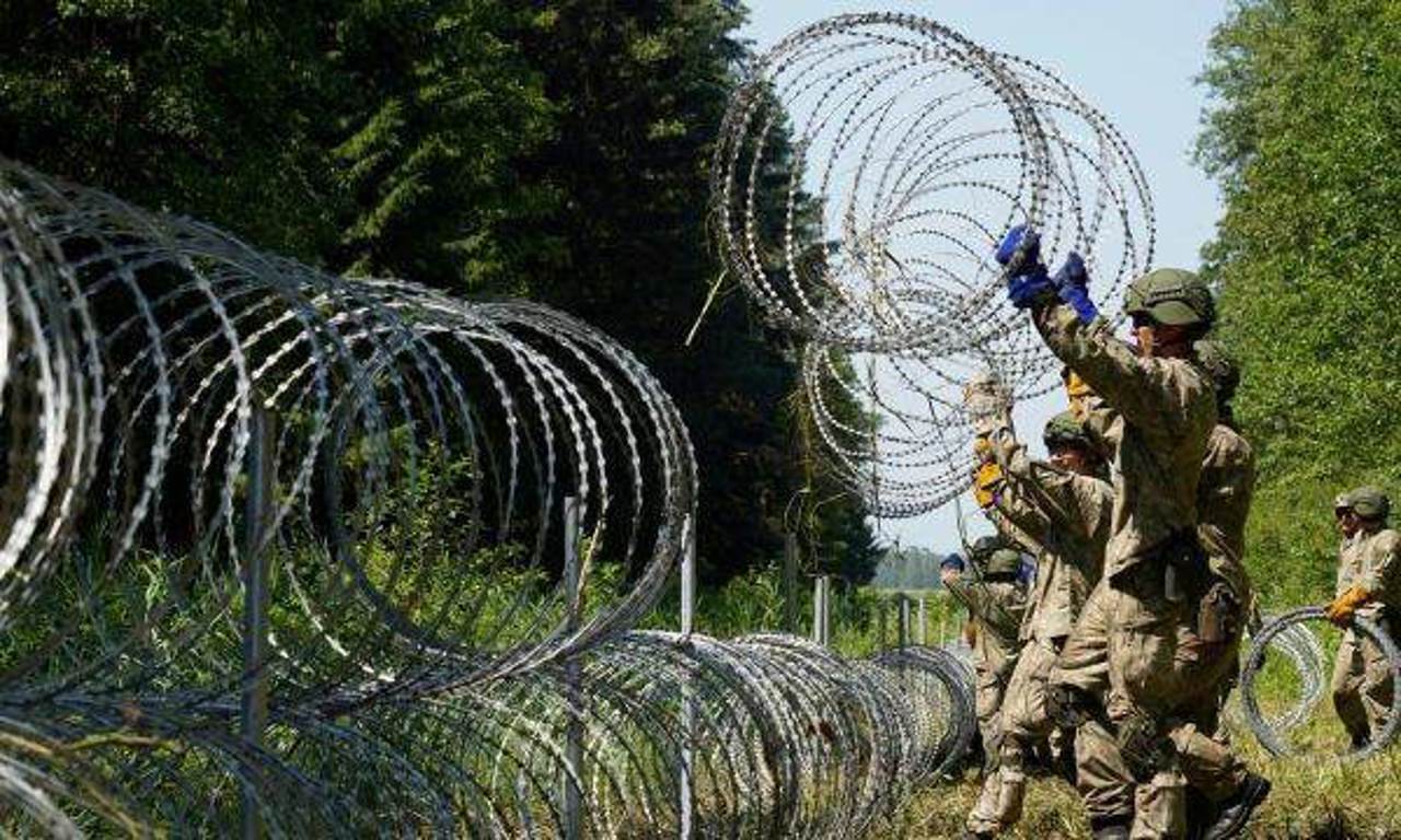 Poland sends 500 anti-terror police to Belarus border due to 'tense situation'