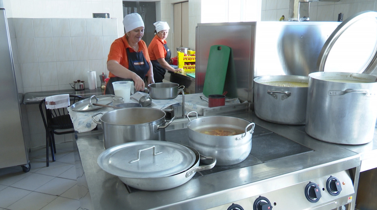  "Papa Francisc" canteen in Chișinău provides hot meals to nearly 200 elderly people
