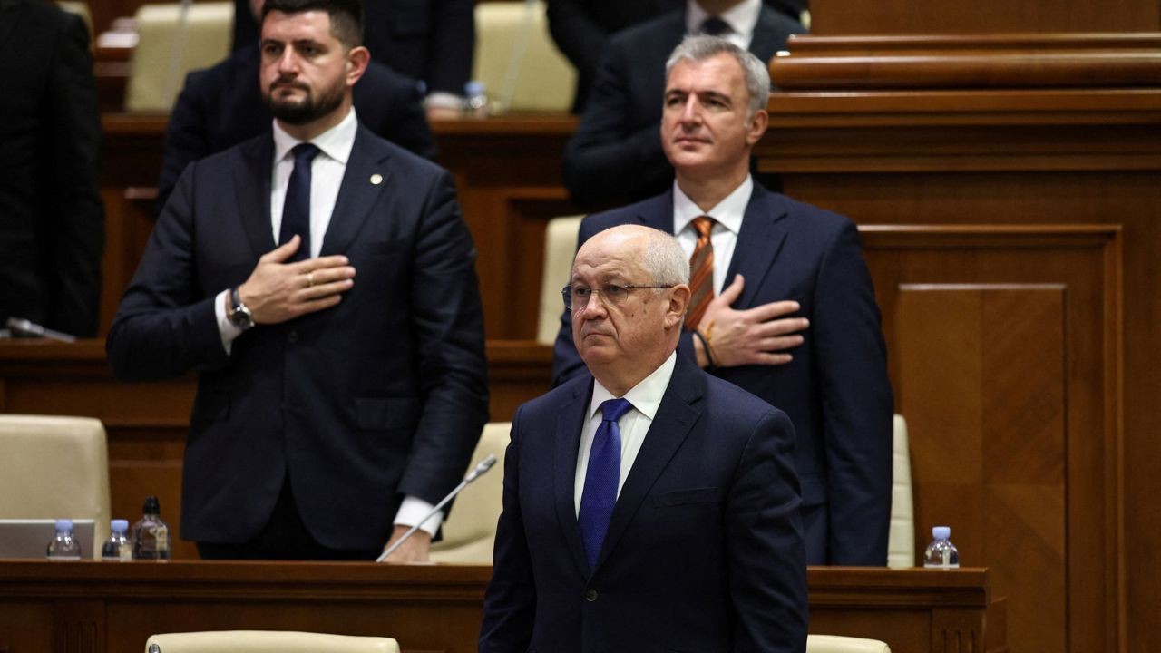 Opinii | Miliarde de euro investiții și 100.000 de locuri noi de muncă: cât de realist este programul Guvernului Munteanu