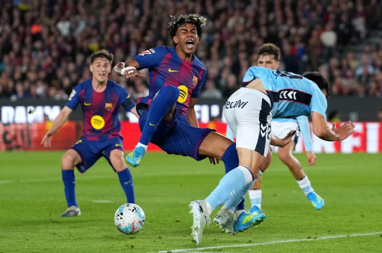 Momente tensionate pe „Camp Nou"! Meciul FC Barcelona - Celta Vigo a fost oprit pentru că un spectator a avut nevoie urgent de intervenția medicilor