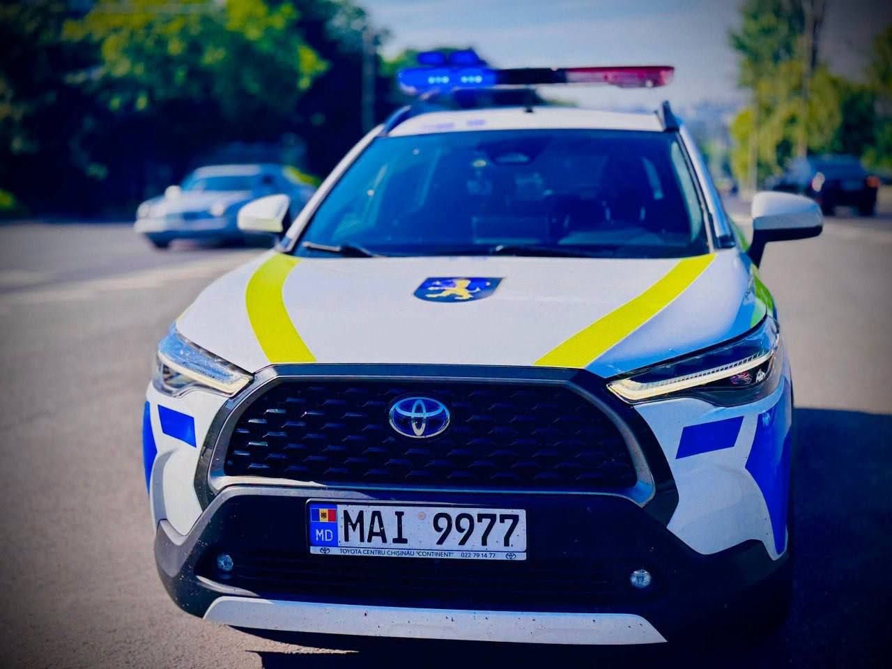 Cahul: Polițist agresat și mașină de patrulare avariată de „prietenii” unui motociclist fără acte