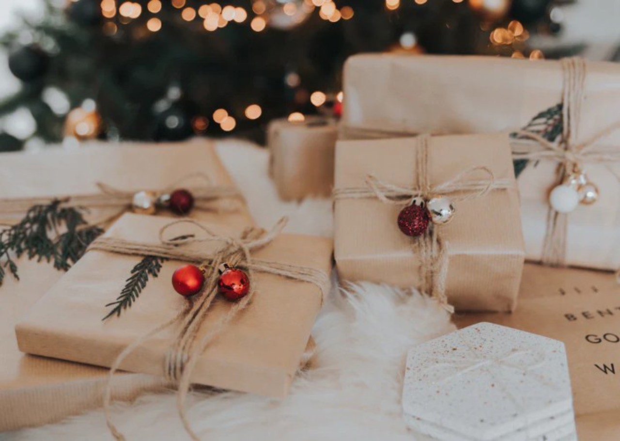 De la dulciuri la obiecte personalizate: ce cadouri preferă să-și facă moldovenii de sărbători 