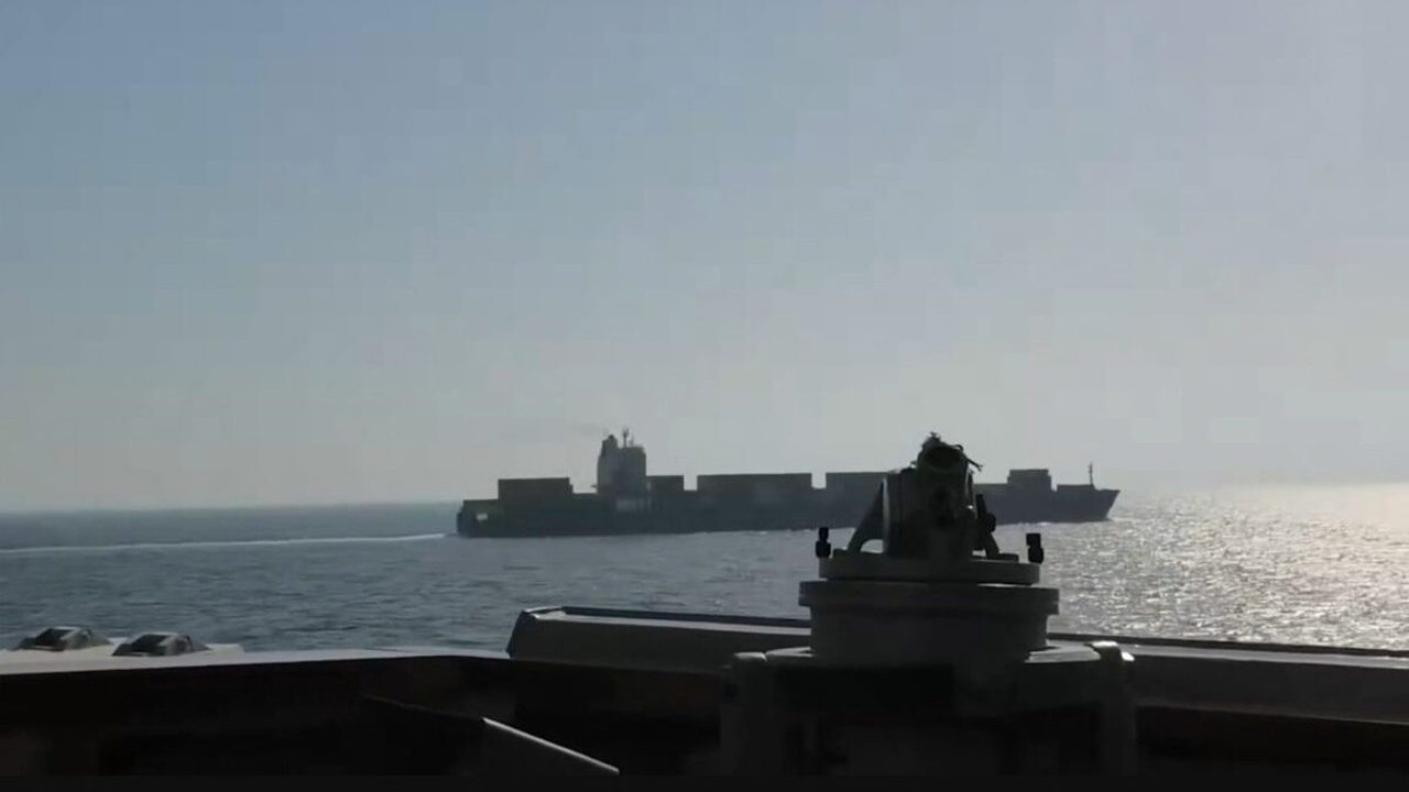 Escaladare în Golful Persic: Marina SUA capturează o navă iraniană; Teheranul atacă nave americane 