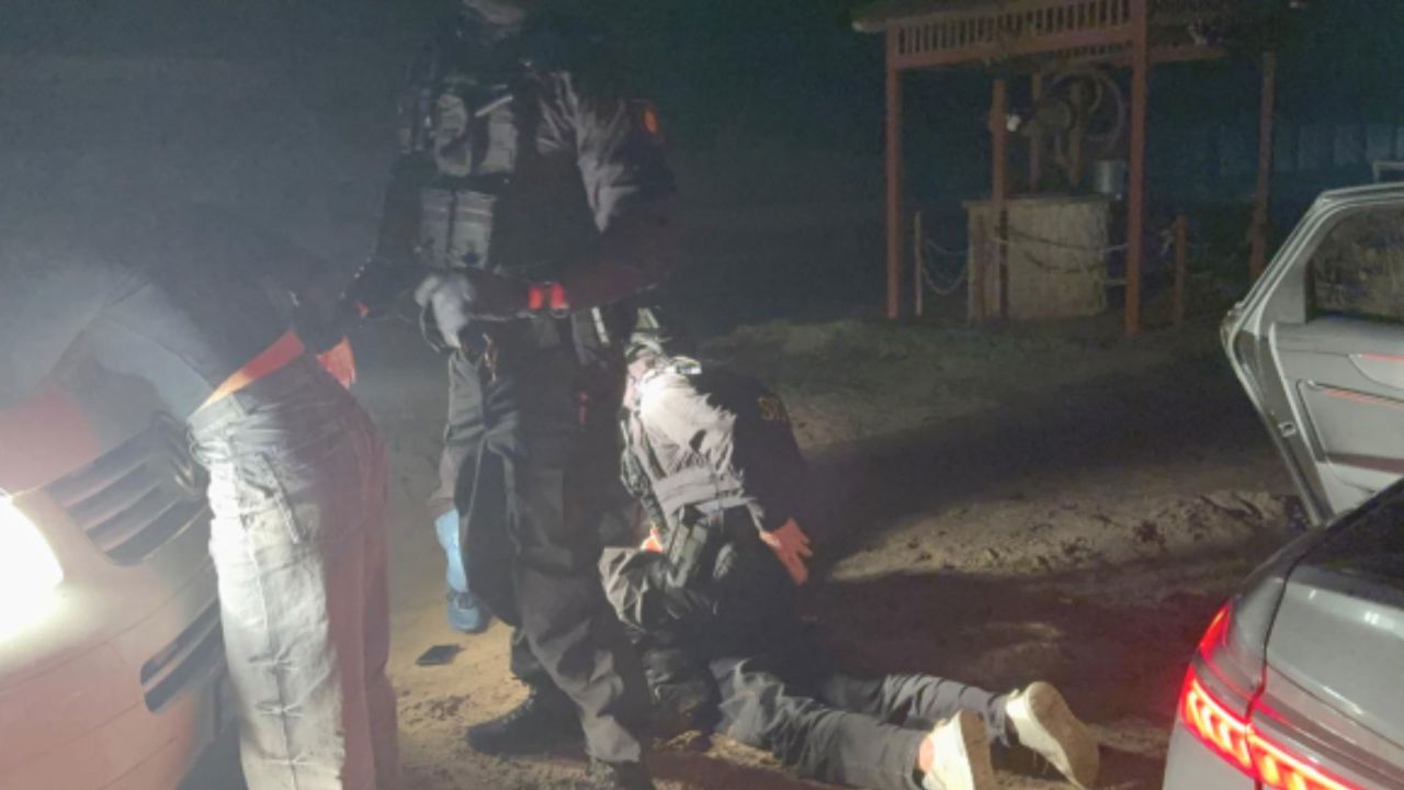 Un fost carabinier și logodnica sa, trimiși pe banca acuzaților pentru exploatarea sexuală a unor eleve