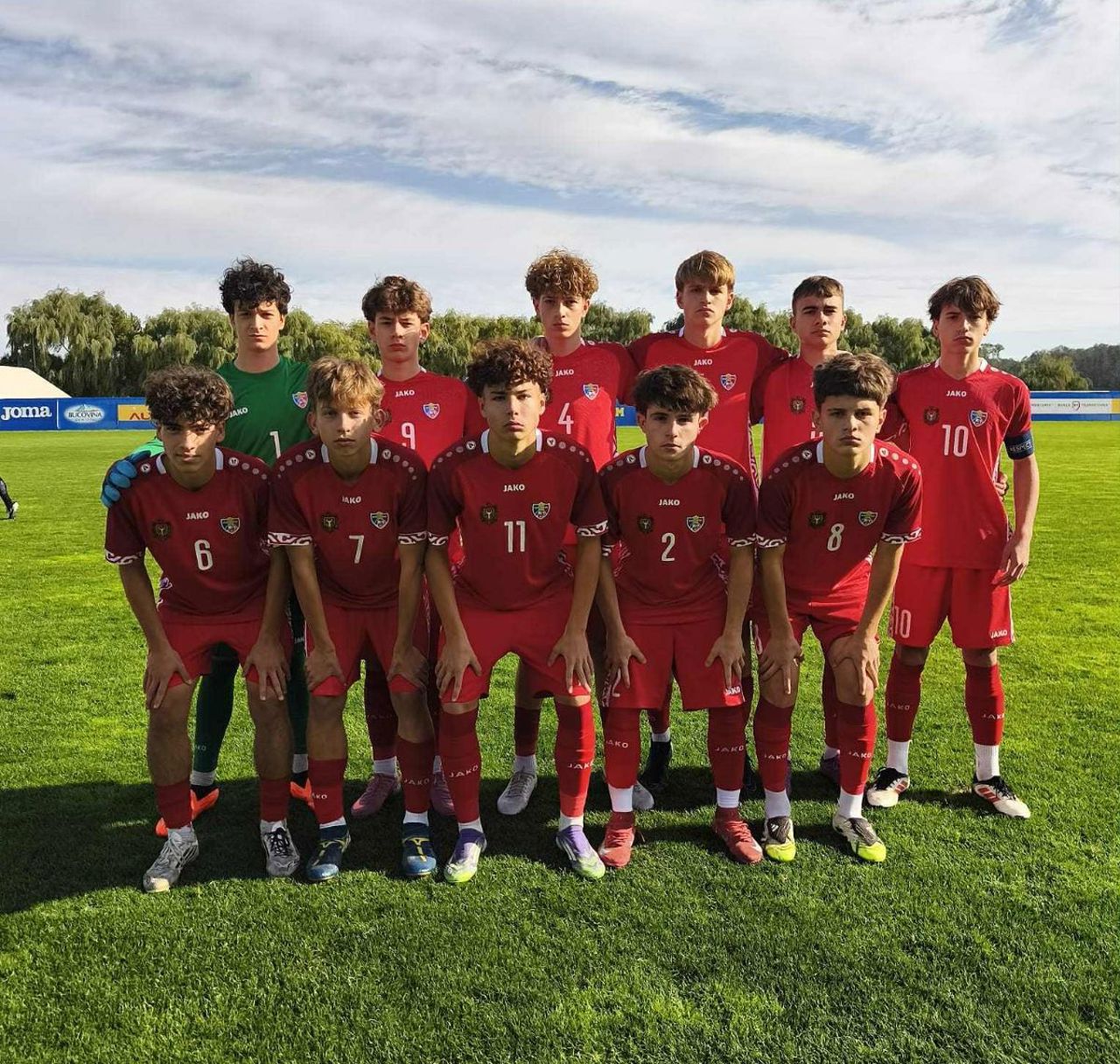 Junii „tricolori” au pierdut în fața României 