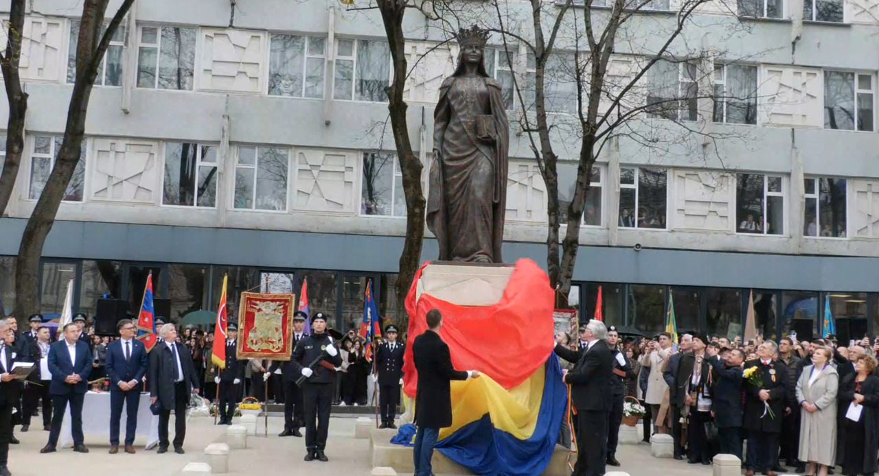 Eveniment istoric la Chișinău: a fost inaugurat monumentul Reginei Maria a României